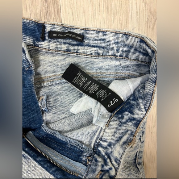 Kendall and Kylie jeans stonewashed the icon straight - Picture 4 of 4